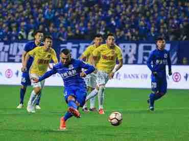 Primo gol per Carlos Tévez con la maglia dello Shanghai Shenua.