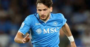 Khvicha Kvaratskhelia con la maglia del Napoli